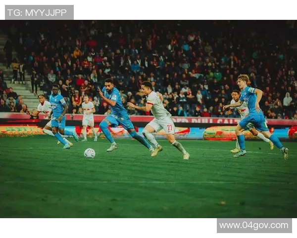 艾特与帕丘卡的激烈对决揭示足球战术与团队协作的完美结合