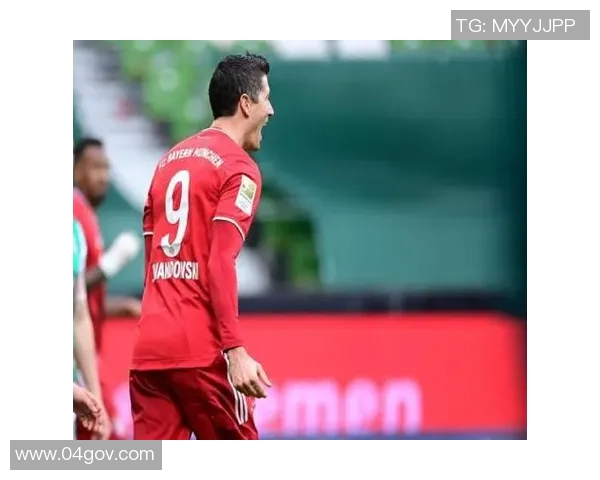 莱万状态火热欧冠赛场狂轰12球稳居射手榜首位