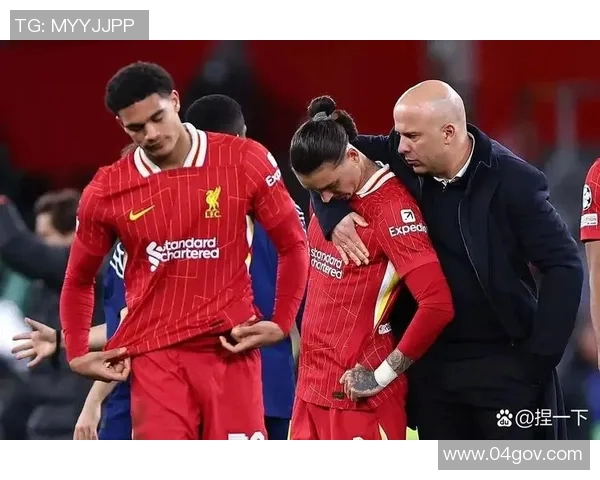 曼联与瓦伦西亚激战正酣比分悬念引人关注 曼联与瓦伦西亚激战正酣比分悬念引人关注