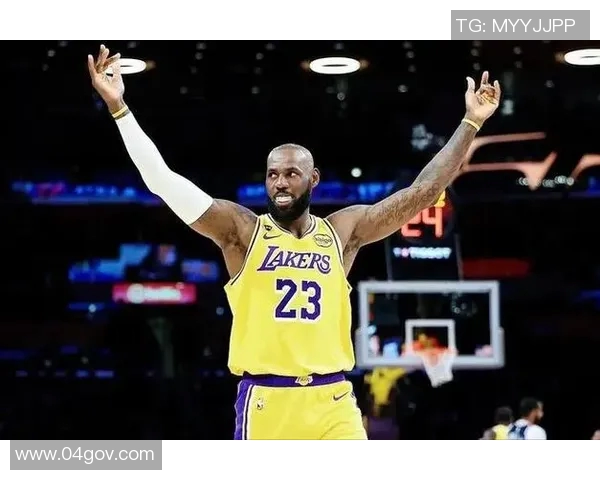 湖人队与快船队激战正酣谁将赢得洛城德比的荣耀与胜利